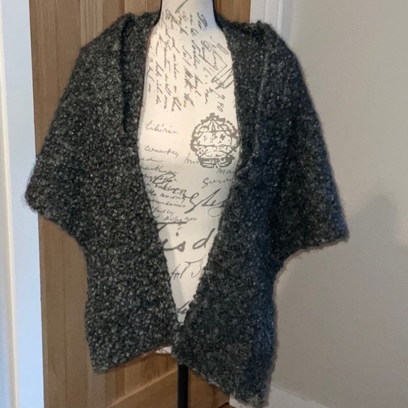 Uber Chic Vintage Wool / Lamb Cape. Heathered Grey. Fully Lined. O/S - Picture 6 of 10